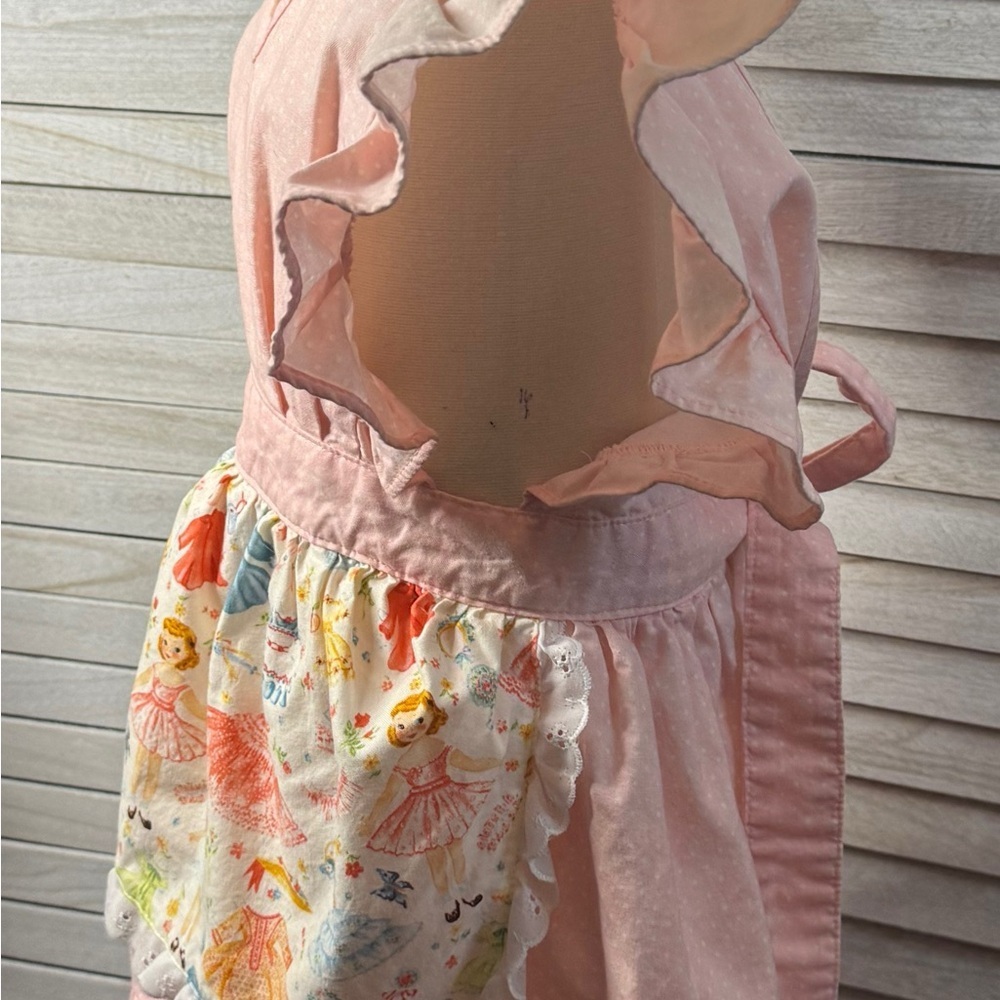 The Piggy Story Kids Cooking/Craft Apron. Size small. 4/6. Great Condition - Picture 3 of 6